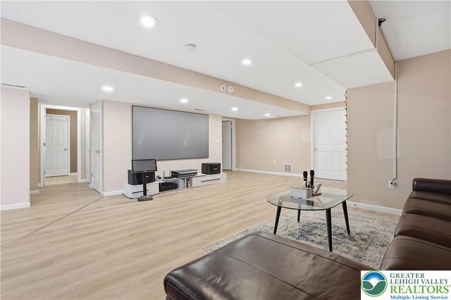 4985 Curly Horse Drive, Upper Saucon Twp, PA 18034