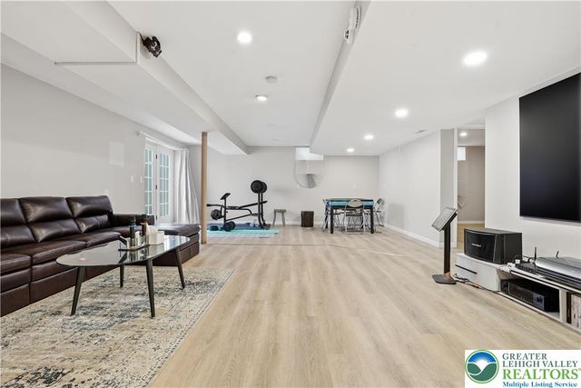 4985 Curly Horse Drive, Upper Saucon Twp, PA 18034