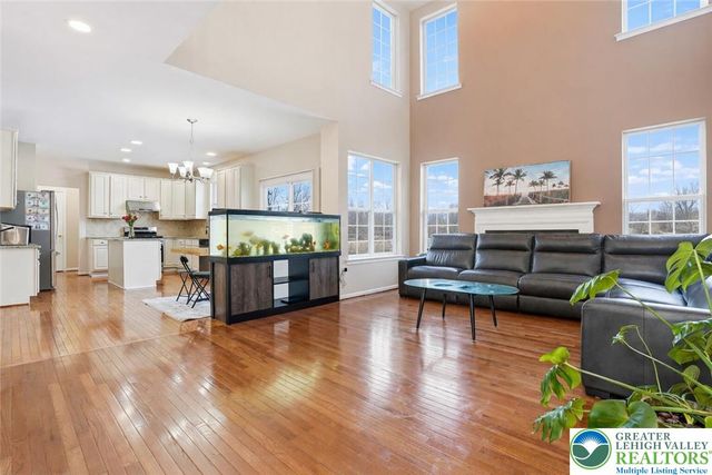 4985 Curly Horse Drive, Upper Saucon Twp, PA 18034