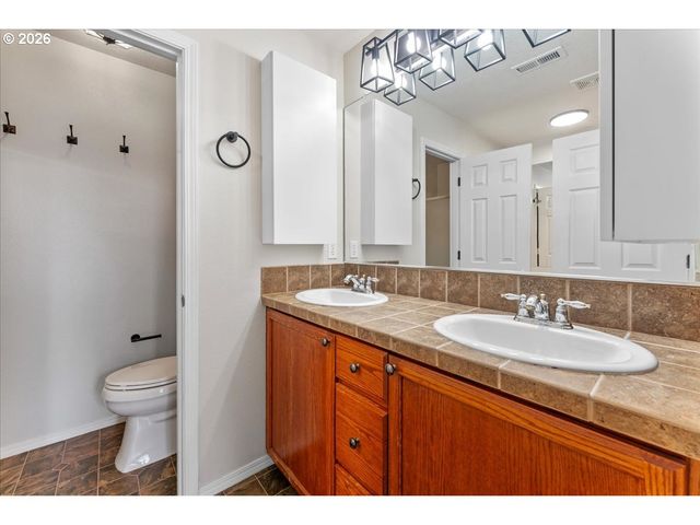 17257 Sw BERKELEY Ln, Beaverton, OR 97003