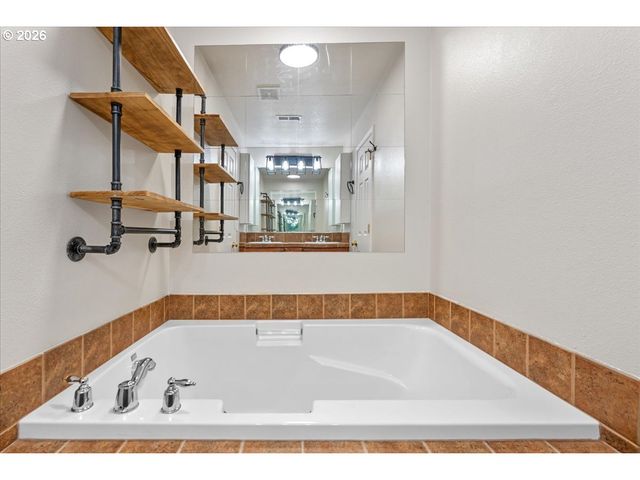 17257 Sw BERKELEY Ln, Beaverton, OR 97003