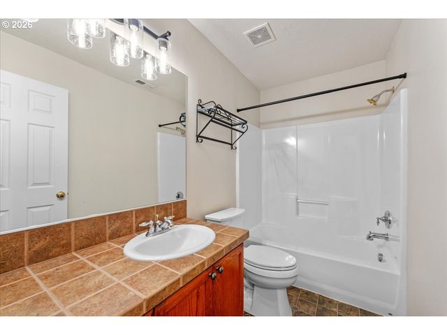 17257 Sw BERKELEY Ln, Beaverton, OR 97003