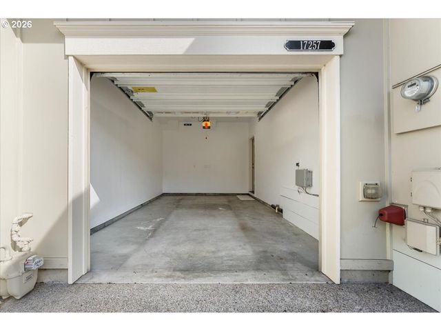 17257 Sw BERKELEY Ln, Beaverton, OR 97003