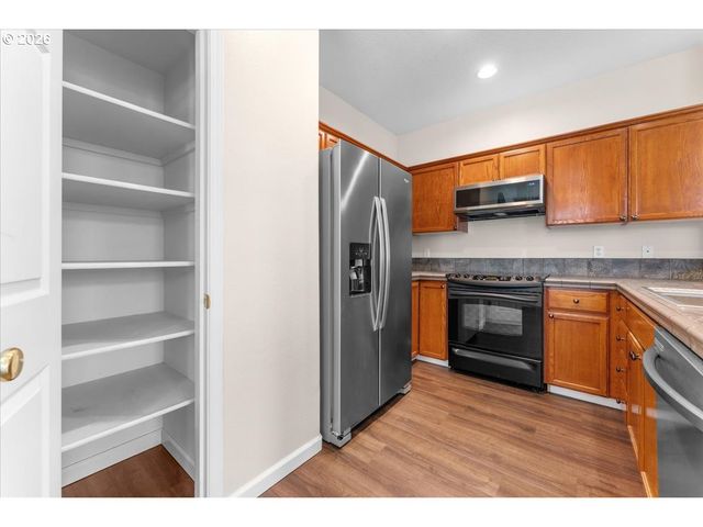 17257 Sw BERKELEY Ln, Beaverton, OR 97003