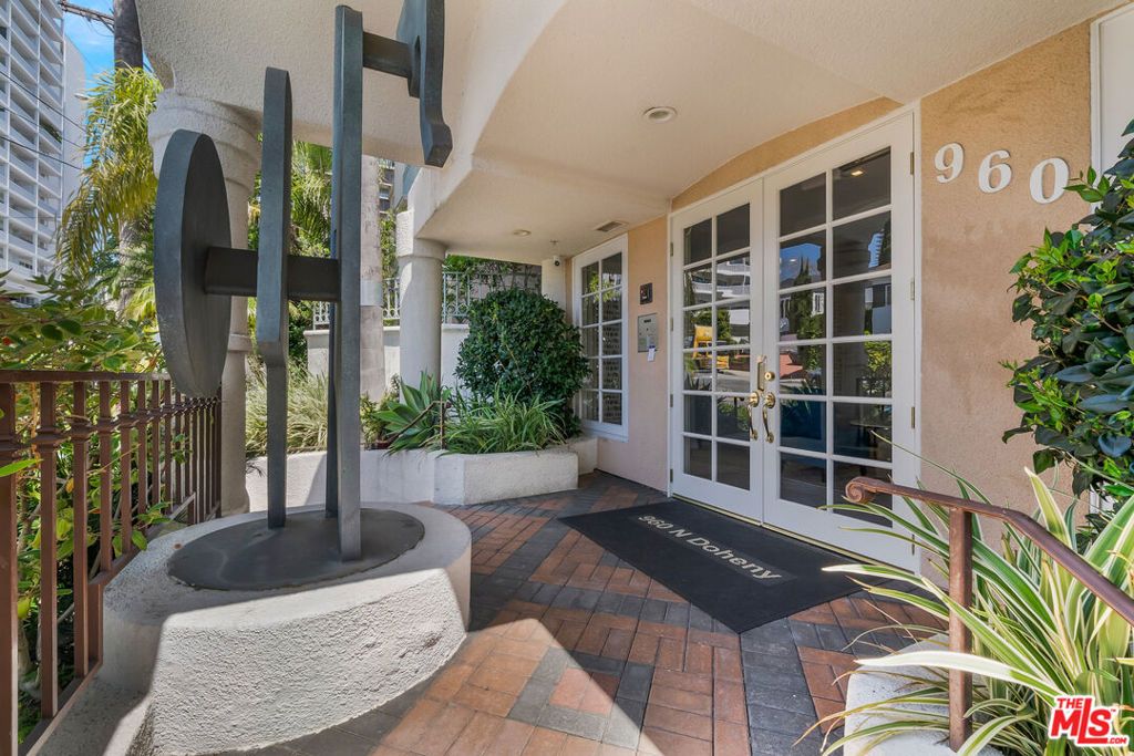 960 N Doheny Drive 301, West Hollywood, CA 90069 — photo 5