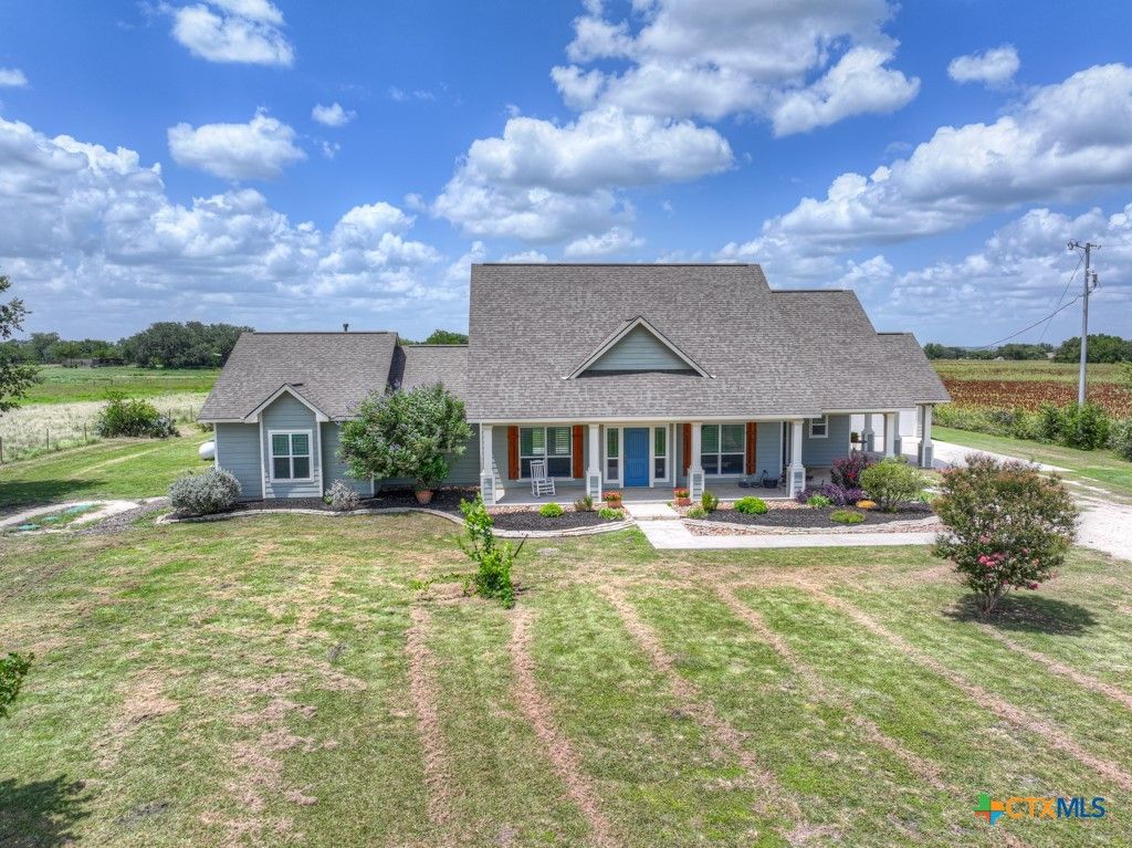 2048 E Martindale Road, Seguin, TX 78155