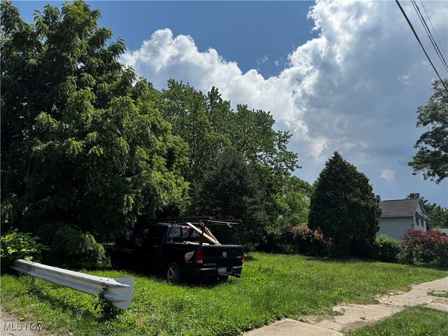 4911 Clark Avenue, Cleveland, OH 44102