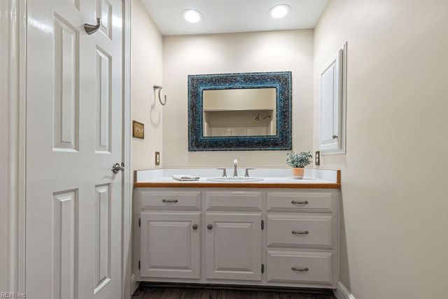 100 Crescent DR, Franklin, VA 23851