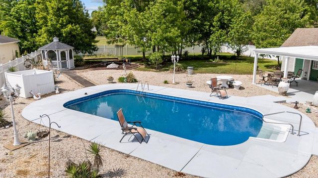 100 Crescent DR, Franklin, VA 23851