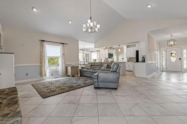 100 Crescent DR, Franklin, VA 23851