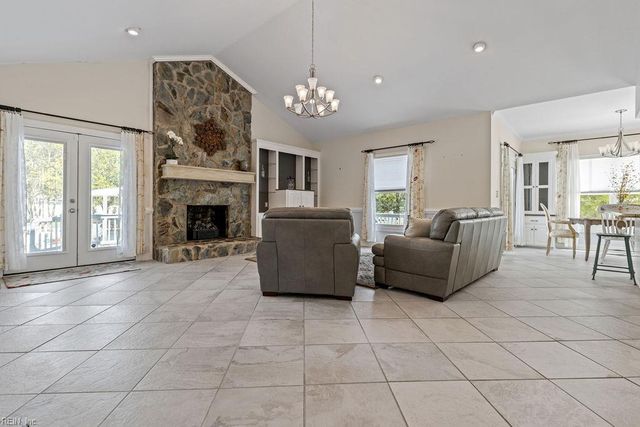 100 Crescent DR, Franklin, VA 23851