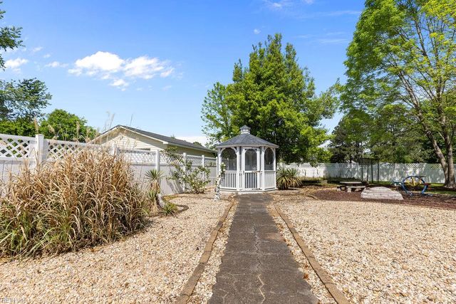 100 Crescent DR, Franklin, VA 23851