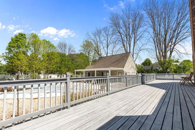 100 Crescent DR, Franklin, VA 23851