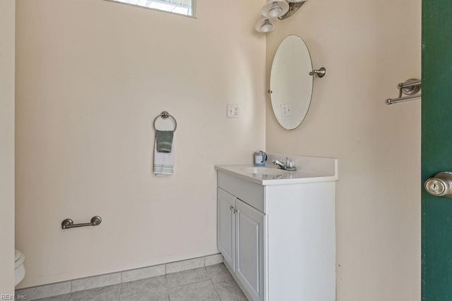 100 Crescent DR, Franklin, VA 23851