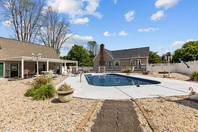 100 Crescent DR, Franklin, VA 23851