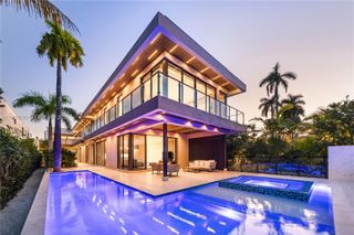 723 NE 77th St, Miami, FL 33138