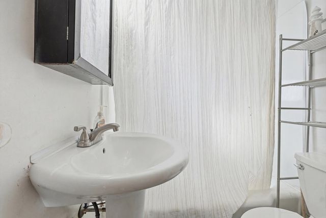 27 Jerome St, Southbridge, MA 01550