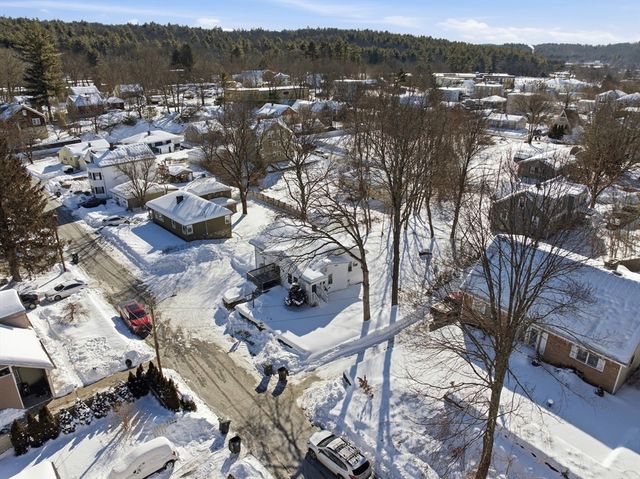 27 Jerome St, Southbridge, MA 01550