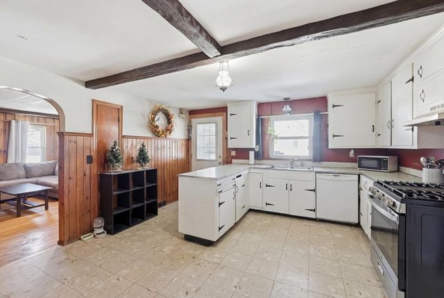 27 Jerome St, Southbridge, MA 01550