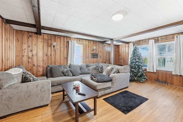 27 Jerome St, Southbridge, MA 01550