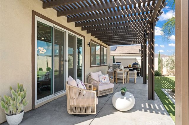 29598 Oakley Court, Winchester, CA 92596
