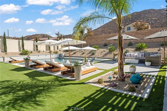 29598 Oakley Court, Winchester, CA 92596
