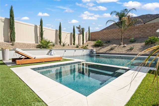 29598 Oakley Court, Winchester, CA 92596