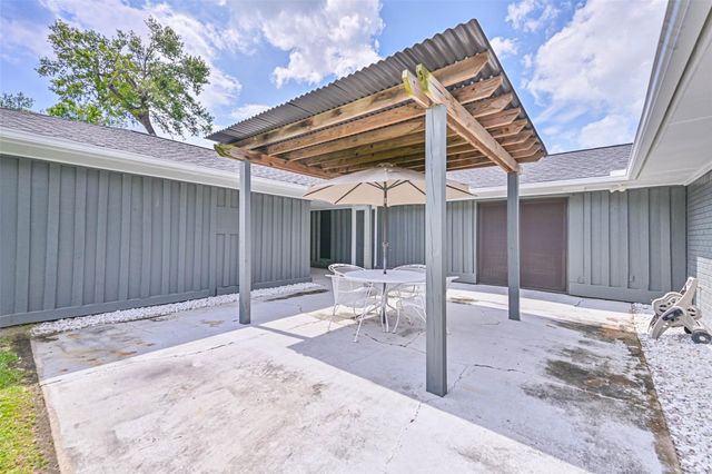 114 Crestway Drive, Baytown, TX 77520