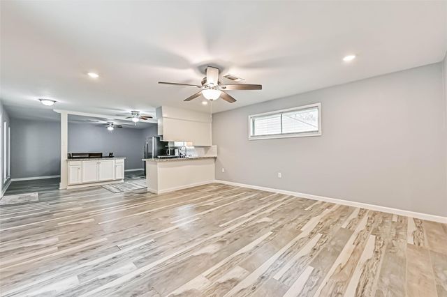 114 Crestway Drive, Baytown, TX 77520