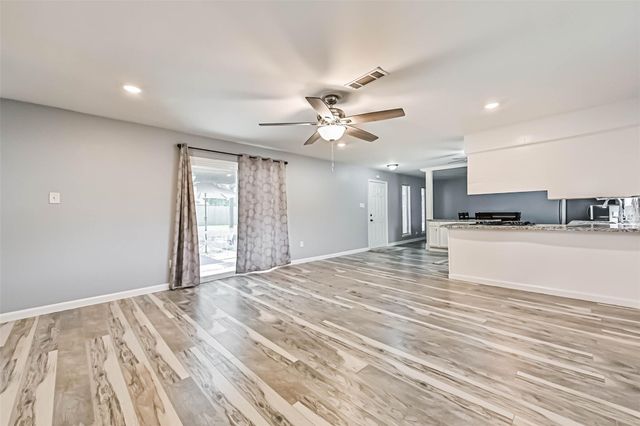 114 Crestway Drive, Baytown, TX 77520