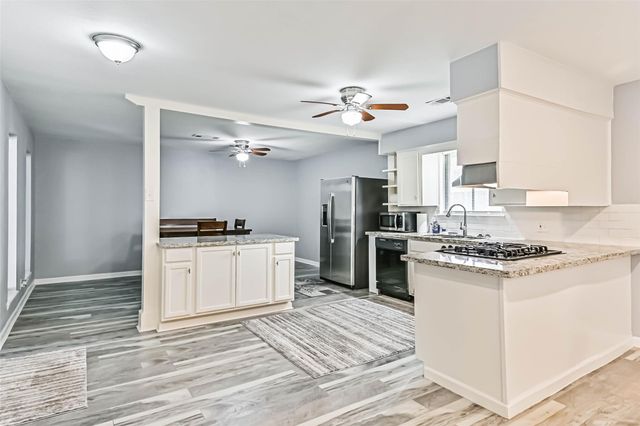 114 Crestway Drive, Baytown, TX 77520