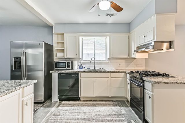 114 Crestway Drive, Baytown, TX 77520