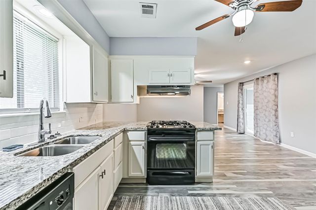 114 Crestway Drive, Baytown, TX 77520