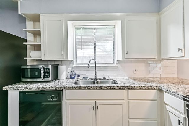 114 Crestway Drive, Baytown, TX 77520