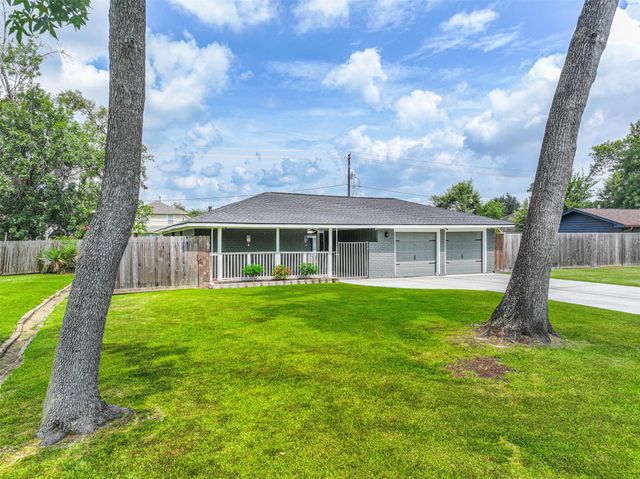 114 Crestway Drive, Baytown, TX 77520