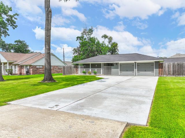 114 Crestway Drive, Baytown, TX 77520