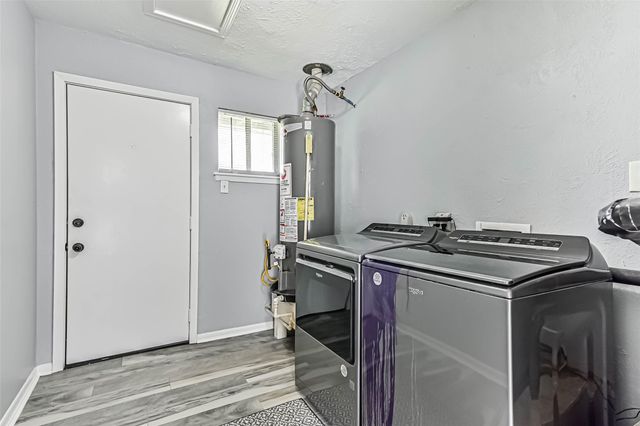 114 Crestway Drive, Baytown, TX 77520