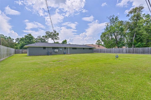 114 Crestway Drive, Baytown, TX 77520