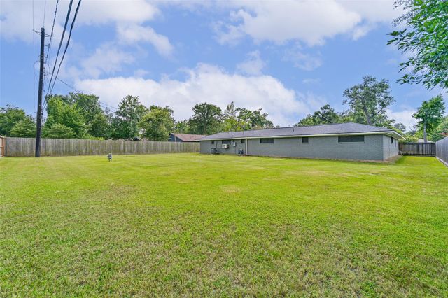 114 Crestway Drive, Baytown, TX 77520