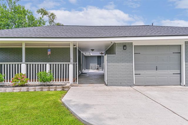 114 Crestway Drive, Baytown, TX 77520