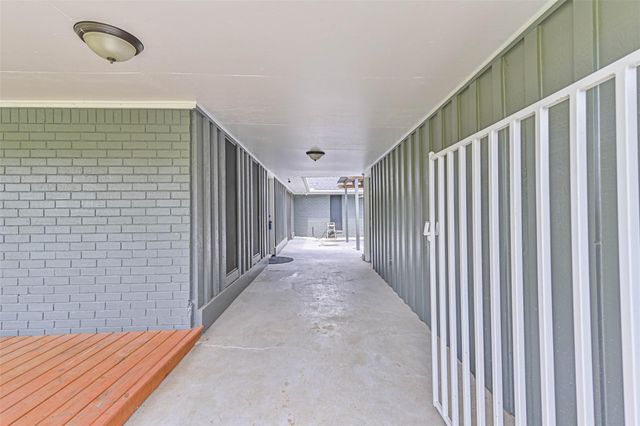 114 Crestway Drive, Baytown, TX 77520