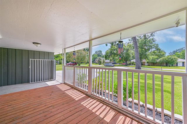 114 Crestway Drive, Baytown, TX 77520