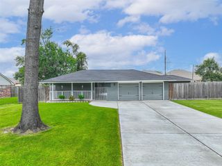 114 Crestway Drive, Baytown, TX 77520