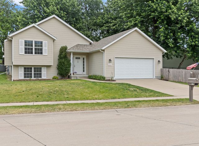 6211 N Clark Street, Davenport, IA 52806