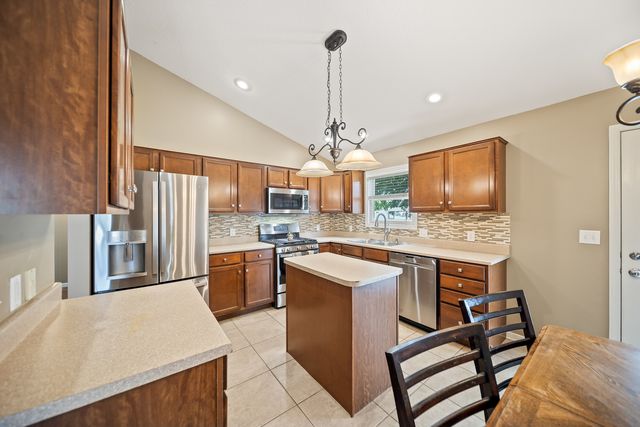 6211 N Clark Street, Davenport, IA 52806