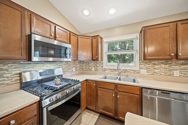 6211 N Clark Street, Davenport, IA 52806