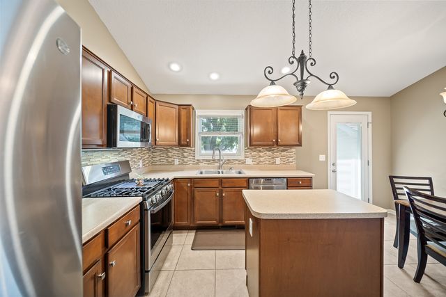 6211 N Clark Street, Davenport, IA 52806