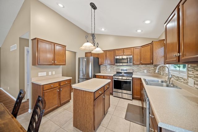 6211 N Clark Street, Davenport, IA 52806