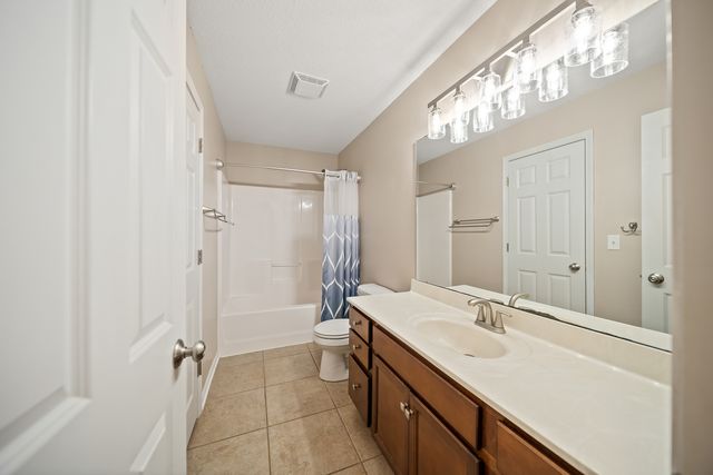 6211 N Clark Street, Davenport, IA 52806