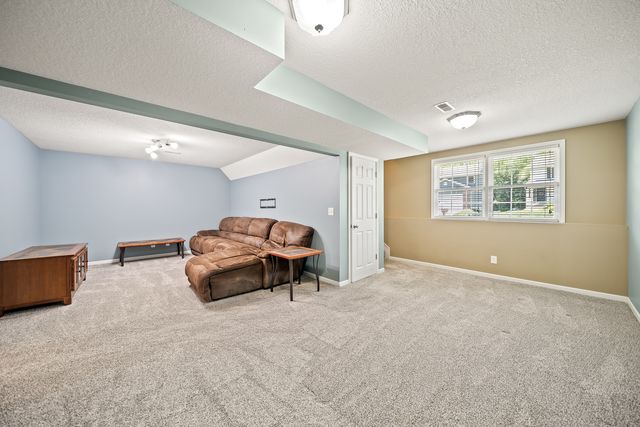 6211 N Clark Street, Davenport, IA 52806
